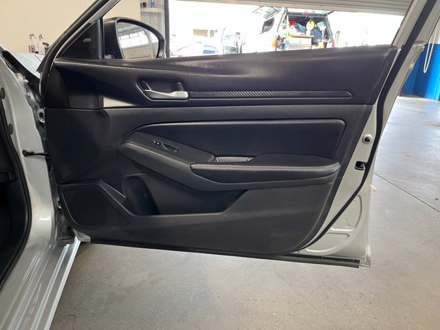 Used 2024 Nissan Altima 2.5 SV FWD image 13