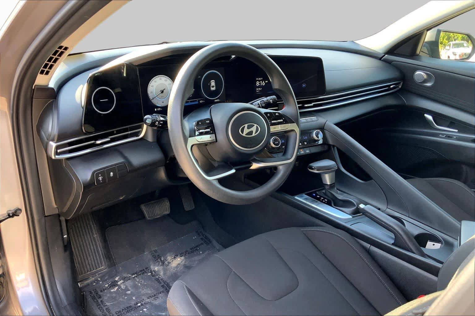 Used 2024 Hyundai Elantra SEL FWD image 17