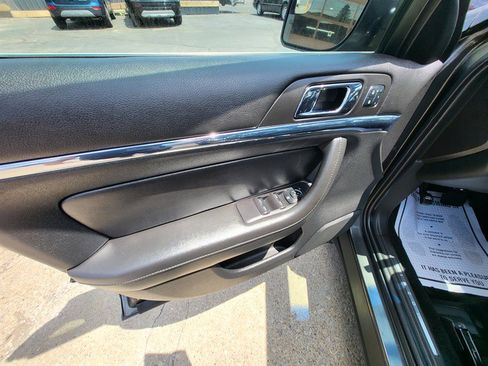 Used 2016 Lincoln MKS AWD image 9