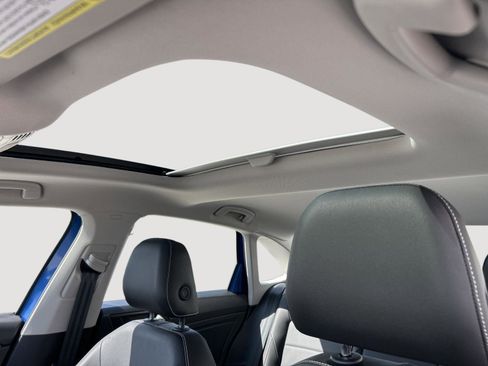 Used 2024 Volkswagen Jetta SE w/ Panoramic Sunroof Package FWD image 16