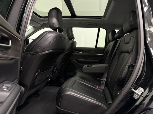 Used 2023 Jeep Grand Cherokee Limited w/ Black Appearance Package image 17