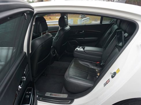 Used 2016 Kia K900 Luxury w/ Luxury VIP Package image 16