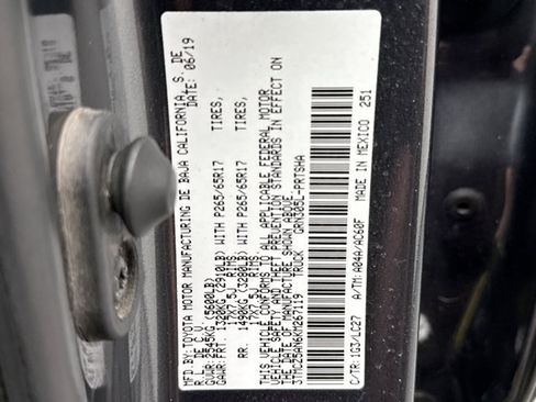 Used 2019 Toyota Tacoma TRD Sport AWD/4WD image 24