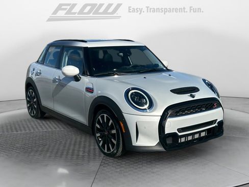Used 2023 MINI Cooper S image 1