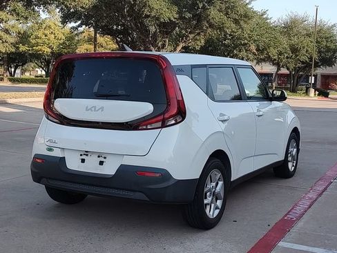 Used 2022 Kia Soul LX w/ Technology Package FWD image 3