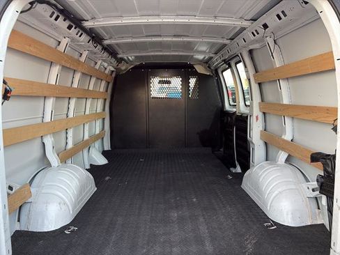 Used 2024 GMC Savana 2500 w/ Driver Convenience Package image 12