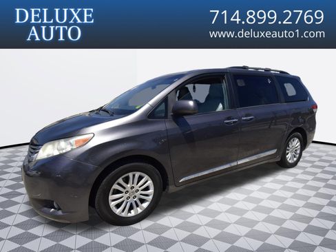Used 2014 Toyota Sienna XLE w/ Entertainment Package FWD image 1