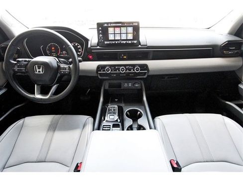 Used 2023 Honda Pilot Touring image 8