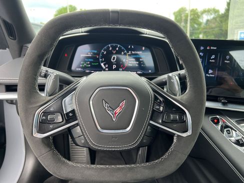 Used 2025 Chevrolet Corvette Stingray Convertible w/ Z51 Performance Package RWD image 17