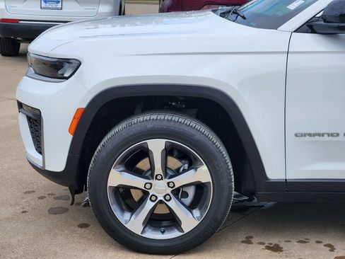 New 2026 Jeep Grand Cherokee Limited RWD image 6