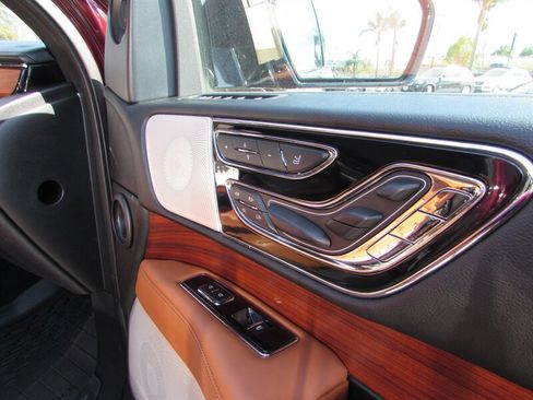 Used 2018 Lincoln Navigator L Reserve w/ Technology Package image 38