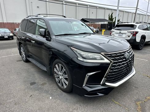 Used 2017 Lexus LX 570 4WD w/ Luxury Package image 2