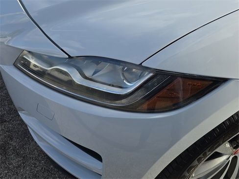 Used 2017 Jaguar F-PACE Prestige image 10