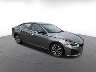 Used 2025 Nissan Altima 2.5 SV FWD video 2