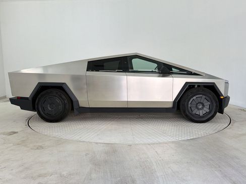 Used 2025 Tesla Cybertruck AWD Crew Cab image 7
