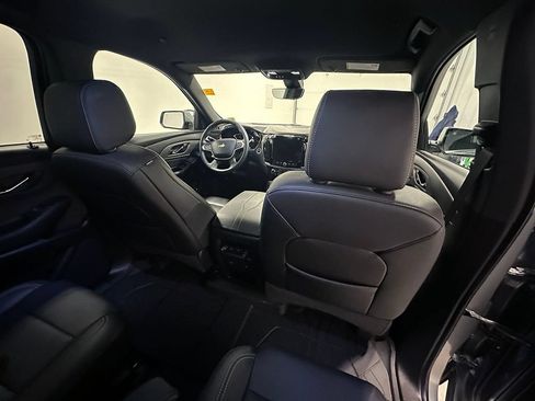 Used 2023 Chevrolet Traverse LT w/ LT Premium Package AWD/4WD image 26