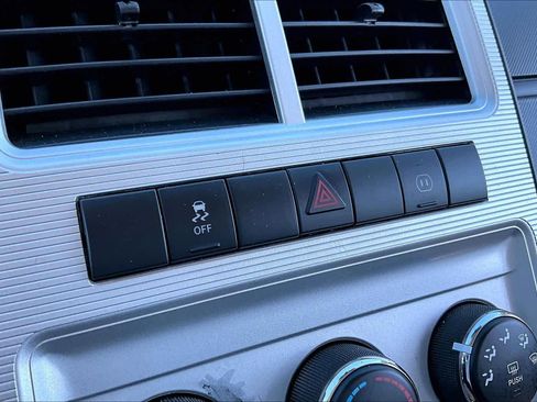 Used 2010 Dodge Journey SXT w/ Navigation & Sound Group I image 32