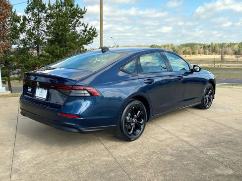 Used 2025 Honda Accord SE image 6