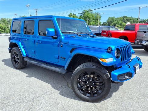 Used 2022 Jeep Wrangler Unlimited Sahara AWD/4WD image 2