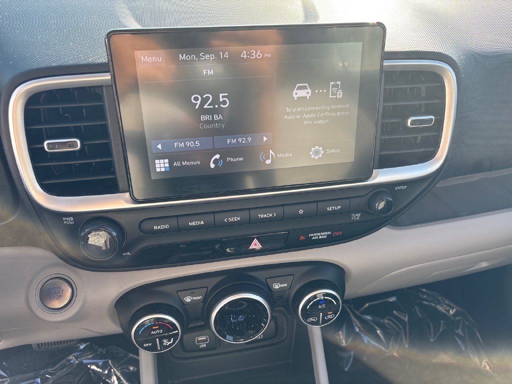 Used 2025 Hyundai Venue SEL FWD image 13