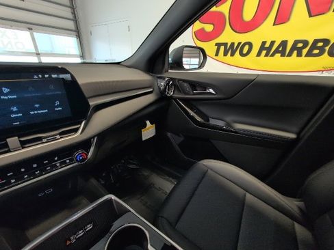 Used 2026 Chevrolet Equinox LT w/ Convenience Package II image 23