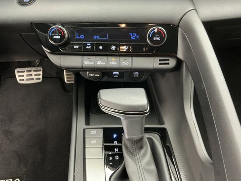 Used 2025 Hyundai Elantra Sport image 12