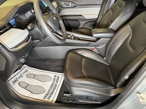 Used 2024 Jeep Compass Latitude image 19