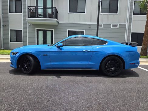 Used 2017 Ford Mustang GT RWD image 10