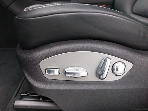 Certified 2026 Porsche Macan S AWD/4WD image 31