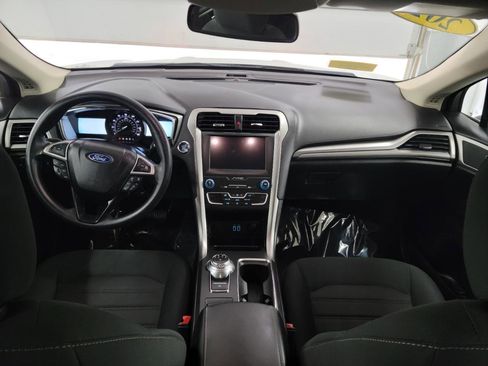 Used 2020 Ford Fusion SE FWD image 14