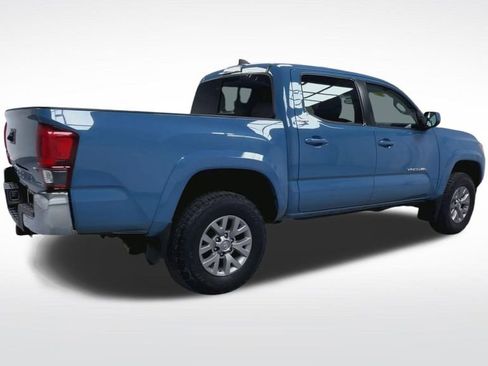 Used 2019 Toyota Tacoma SR5 AWD/4WD image 8
