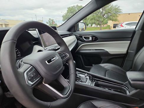 Used 2025 Jeep Compass Limited AWD/4WD image 10