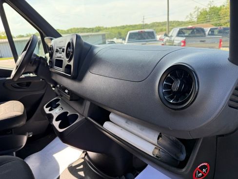 Used 2019 Mercedes-Benz Sprinter 144 image 40