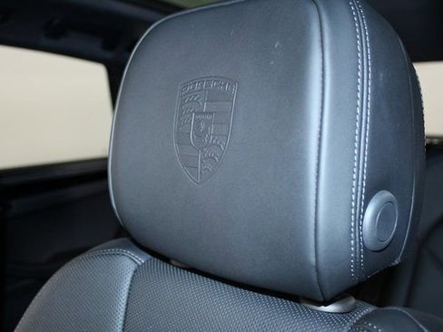 Certified 2025 Porsche Macan image 19