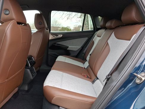 Used 2023 Volkswagen ID.4 Pro image 11