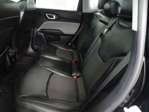 Used 2022 Jeep Compass Latitude w/ Sun and Sound Group AWD/4WD image 4
