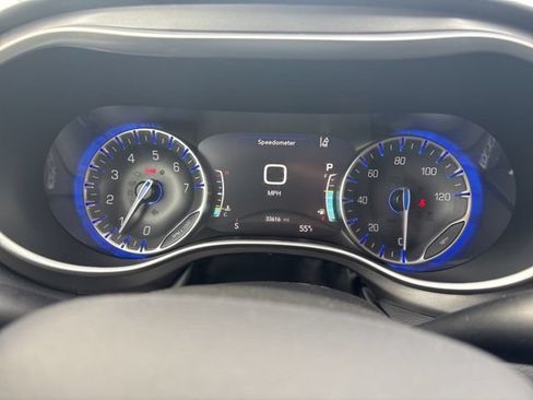 Used 2024 Chrysler Pacifica Touring-L FWD image 32