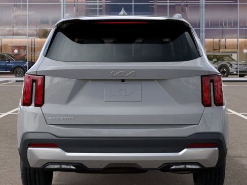 Used 2025 Kia Sorento EX w/ Panoramic Sunroof Package image 13