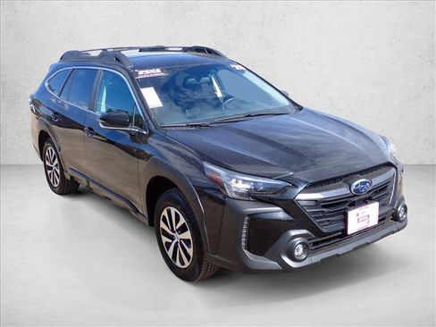 Used 2025 Subaru Outback Premium AWD/4WD image 6