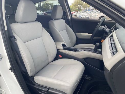 Used 2019 Honda HR-V LX image 9