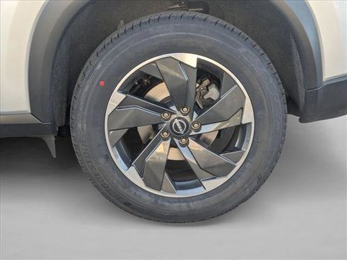 Used 2024 Nissan Rogue SV image 23