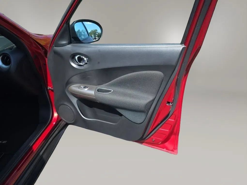 Used 2012 Nissan Juke S FWD image 33