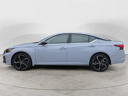 Used 2025 Nissan Altima 2.5 SR AWD/4WD image 8