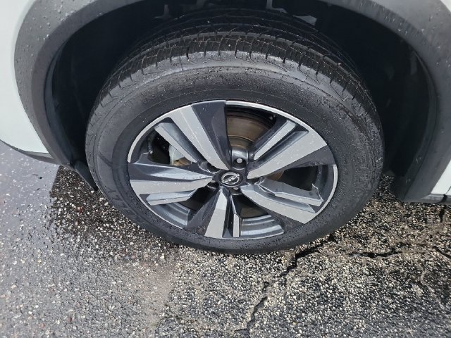 Used 2026 Nissan Rogue SL AWD/4WD image 5