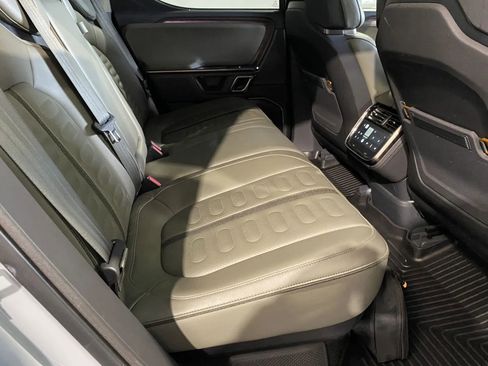 Used 2022 Rivian R1T Launch Edition image 7