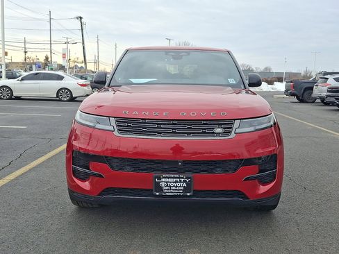 Used 2025 Land Rover Range Rover Sport SE image 2