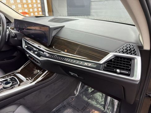 Used 2024 BMW X7 xDrive40i w/ Executive Package image 30