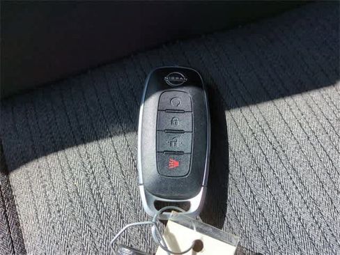 Used 2023 Nissan Rogue SV image 36