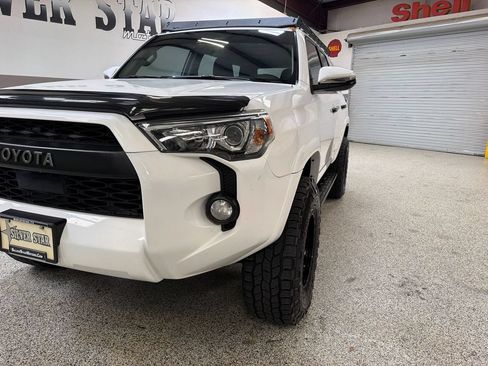 Used 2020 Toyota 4Runner SR5 AWD/4WD image 13