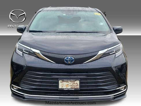 Used 2021 Toyota Sienna XLE w/ XLE Plus Package image 4